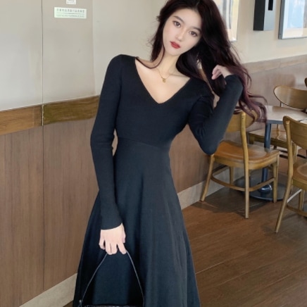 Vネックロングワンピース ワンピース ロング丈 袖あり 長袖 Vネック フレア スリム 細身