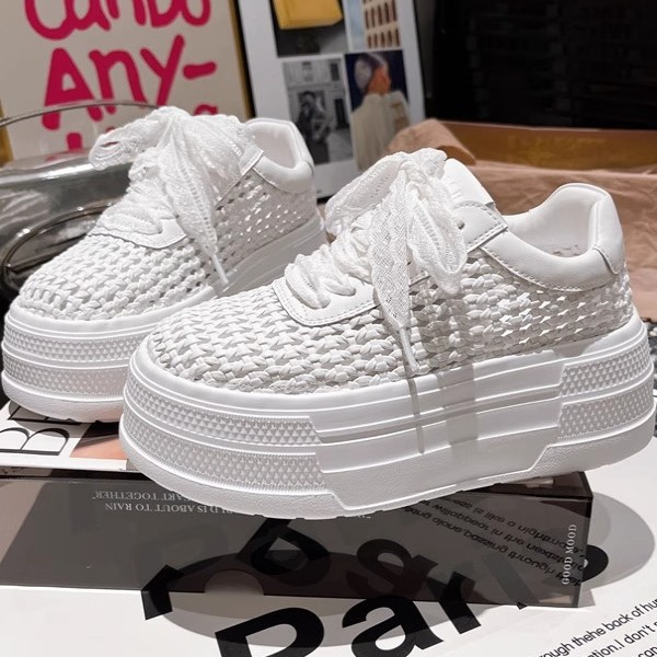 2025年新作厚底ハイヒールカジュアルシューズ本革編み込み中空穴シューズレディーススモールホワイトシューズスポーツシューズ