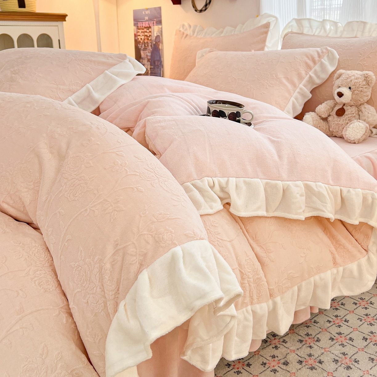 厚手カービングミルクベルベットレースベッドスカート4点セット高重量カービングベルベットベッドシーツと掛け布団カバー付き