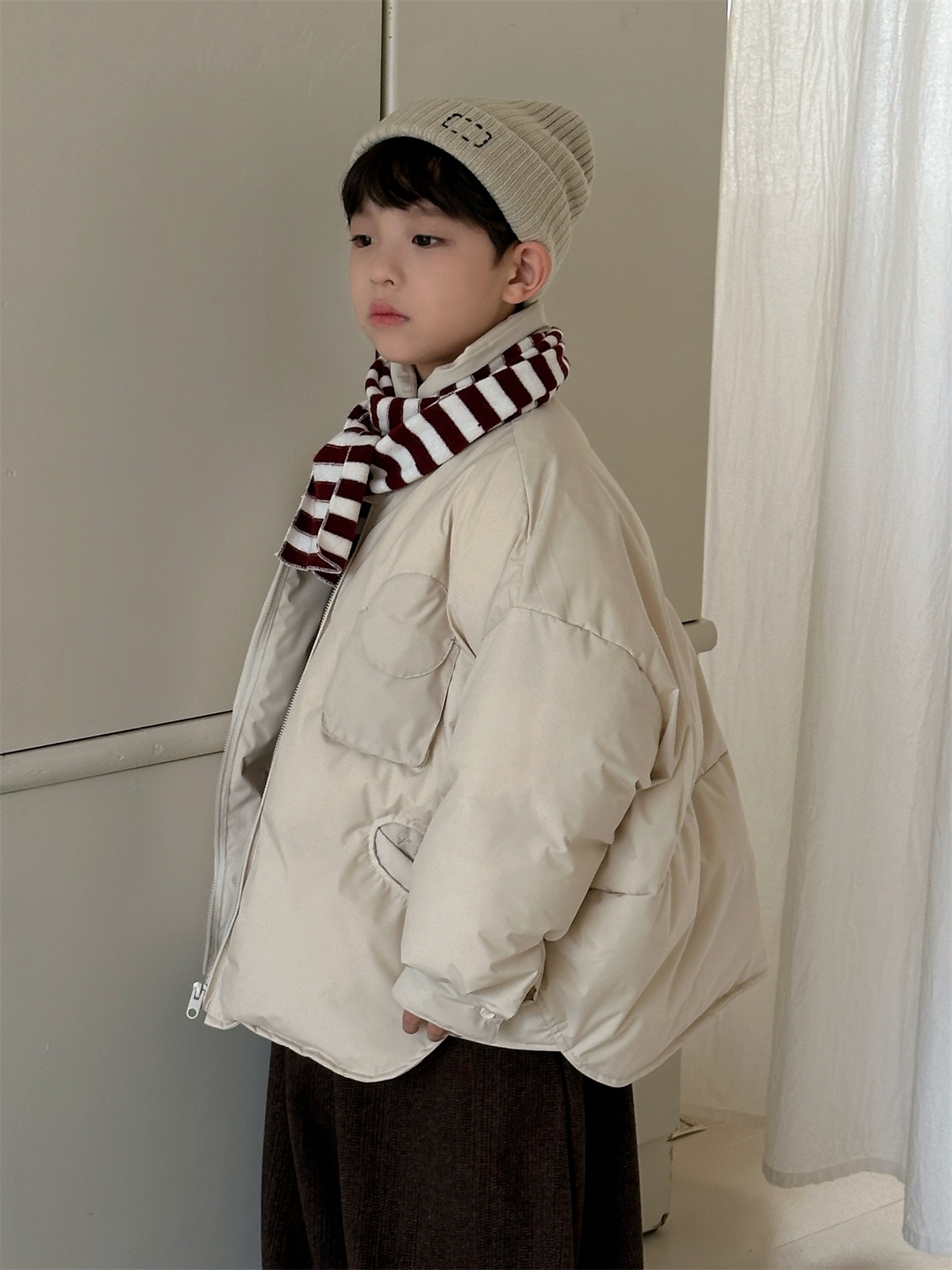 子供服の男の子用ダウンジャケット2024冬の新型厚手保温コート白アヒルの羽毛ダウンジャケット