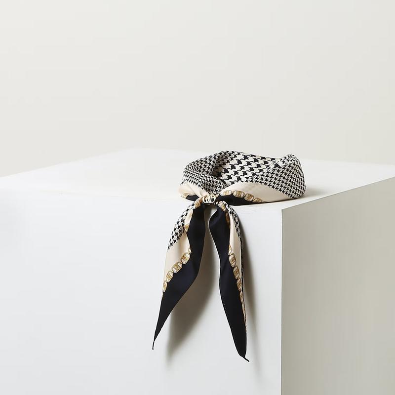 DCSC5F867N2 [25FW][スカーフ] ネイビーハウンドトゥースチェック三角形シルクスカーフ（リングセット）
