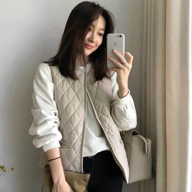 トップス ベスト 袖なし ノースリーブ ラウンドネック 襟なし ストレート ファスナー ポケット 前開き キルティング シンプル カジュアル 大人 上品 おしゃれ お洒落 かっこいい ラフ クール 無