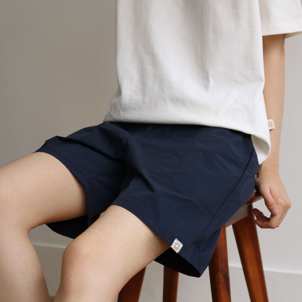 Woman / Recycle Nylon Short Pants / Navy
