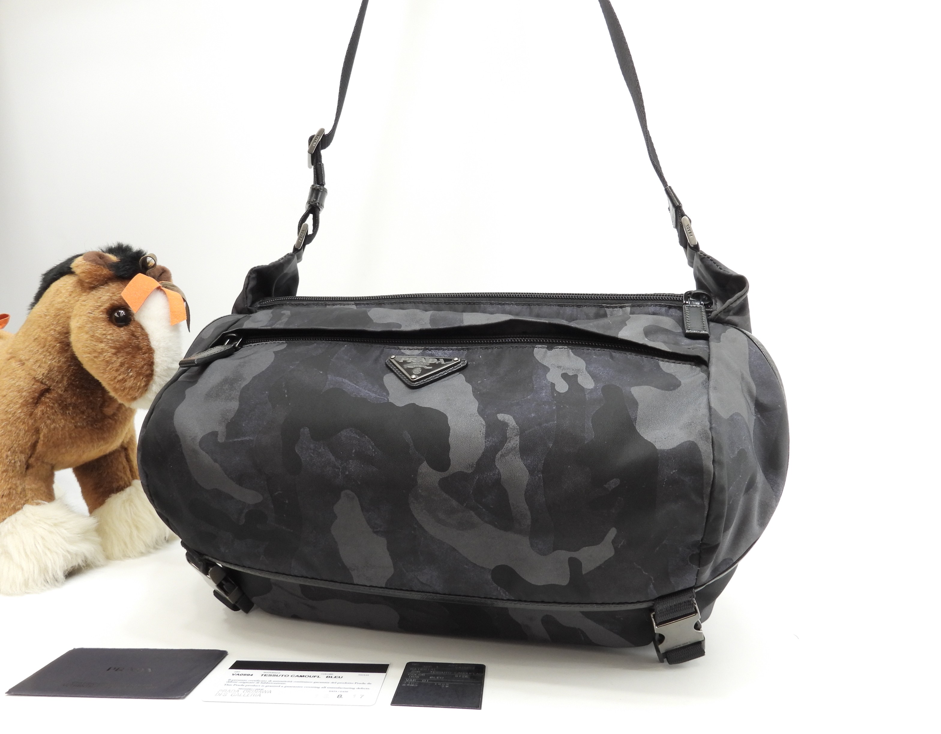 クロスボディバッグ大 カモフラ テスート黒灰紺 斜掛ショルダーバッグ 美品@56