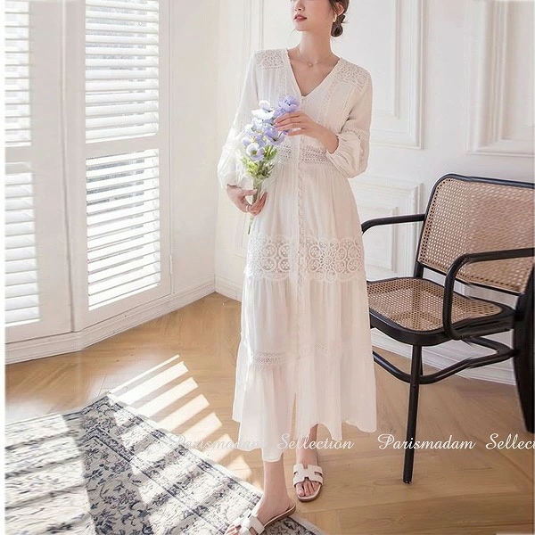 新しい ホワイトレースのロングワンピース　ミモレ丈　V襟　長袖　切り替え　パフスリーブ　ほっそり効果　お出かけ　女子会