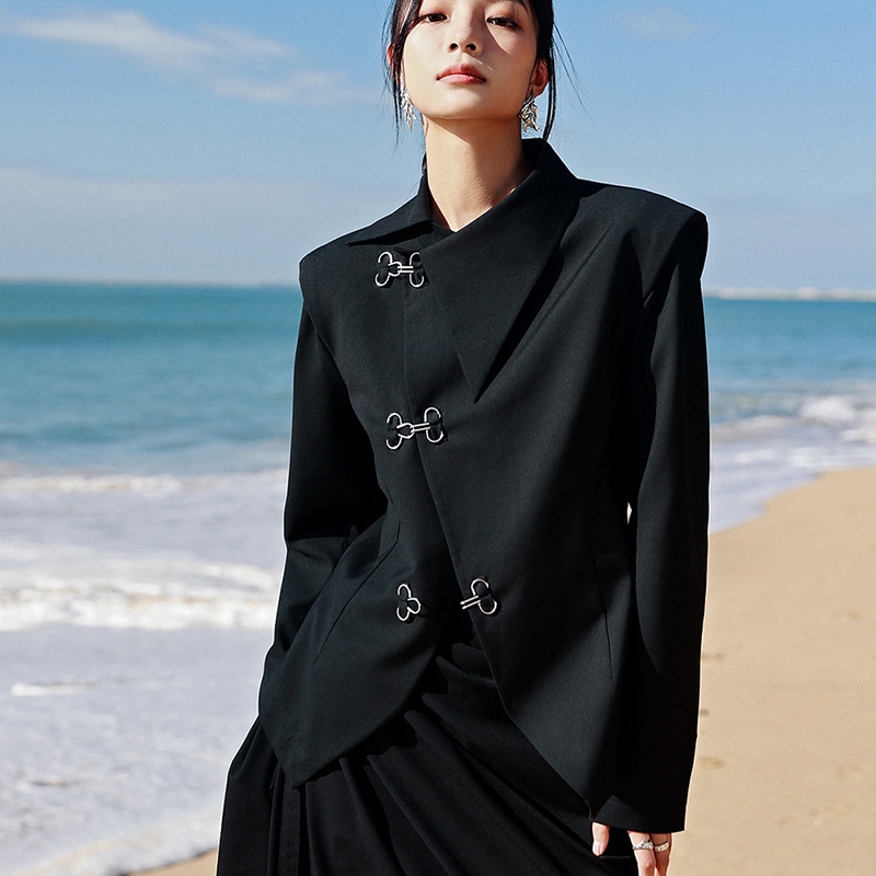 テーラードジャケット レディース 黒色アウター 長袖 金属ボタン 通勤ジャケット モダン 個性的