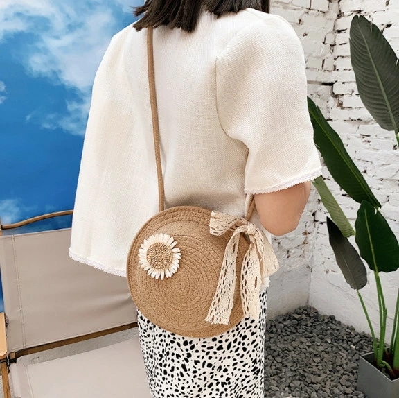 肩掛けバッグ ショルダーバッグ 2WAY クサ編み 円型 レースリボン 花つき 4色 出掛け[K](T)