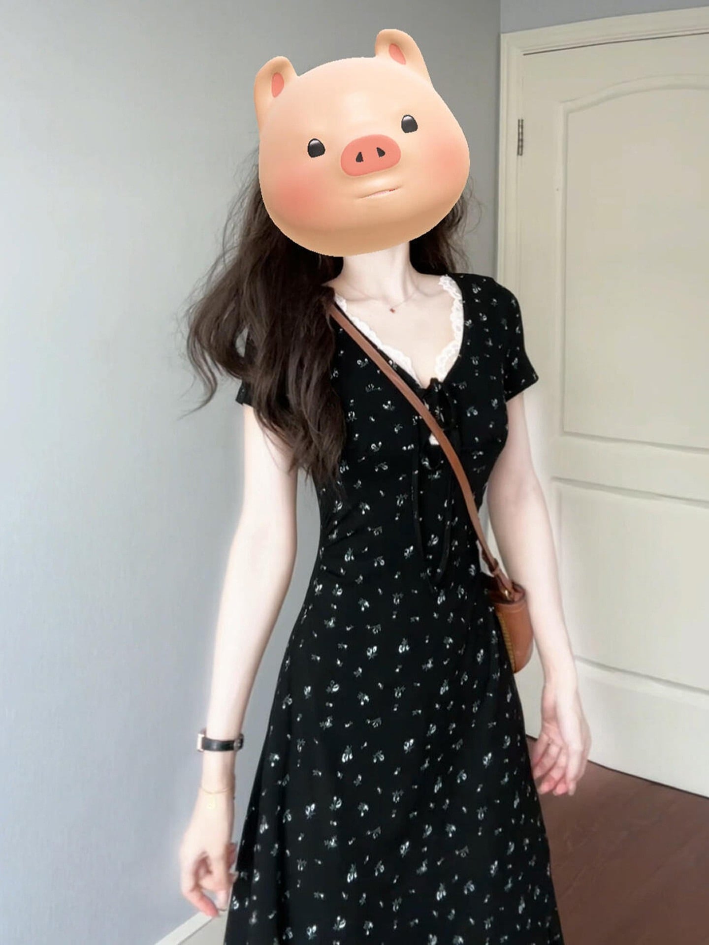 ティーブレイク用ブラックVネック花柄女性用春のハイセンスな着こなしハイエンドなウエストシェイプスリムロングドレス