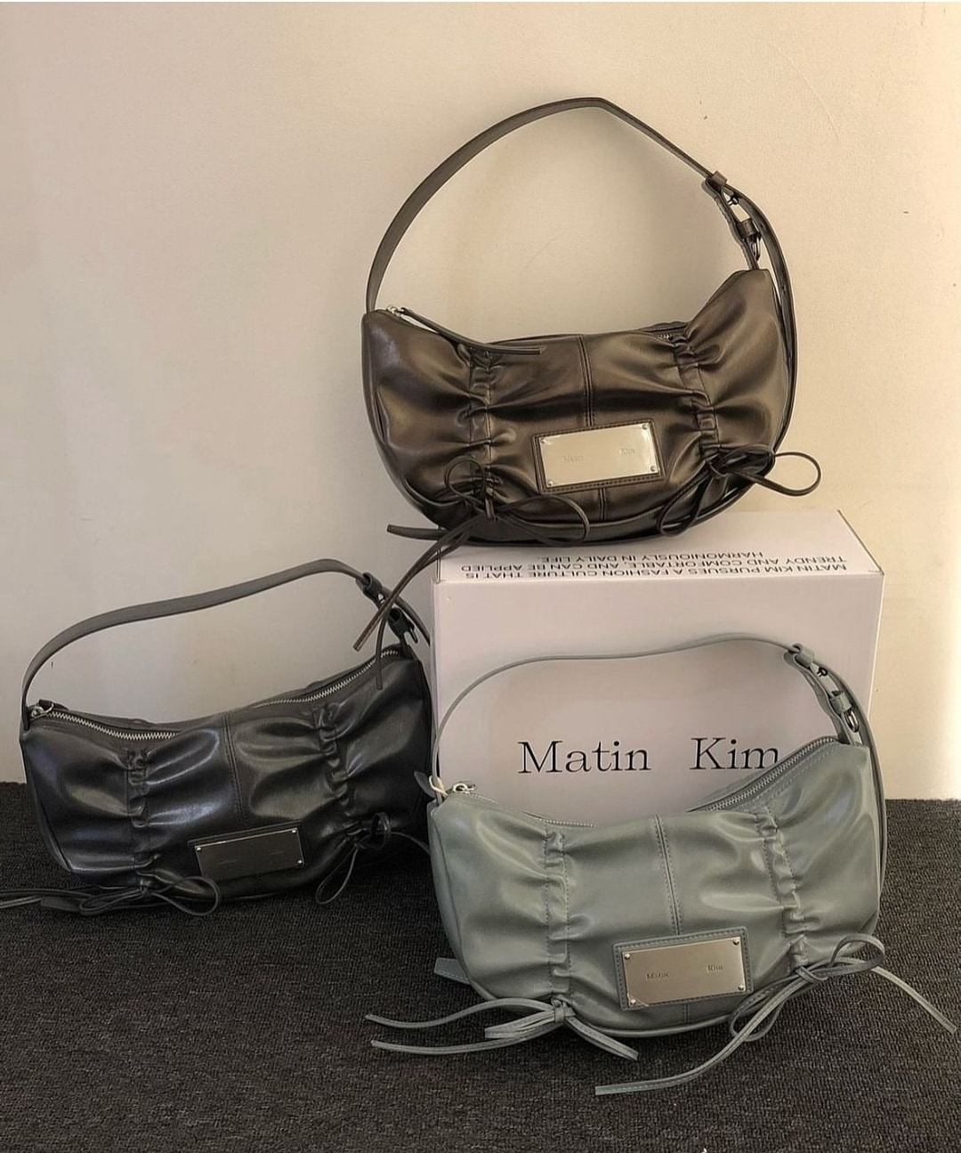 HALF SHIRRING RIBBON ROUND BAG Smoke Blue, Charcoal, Bronze