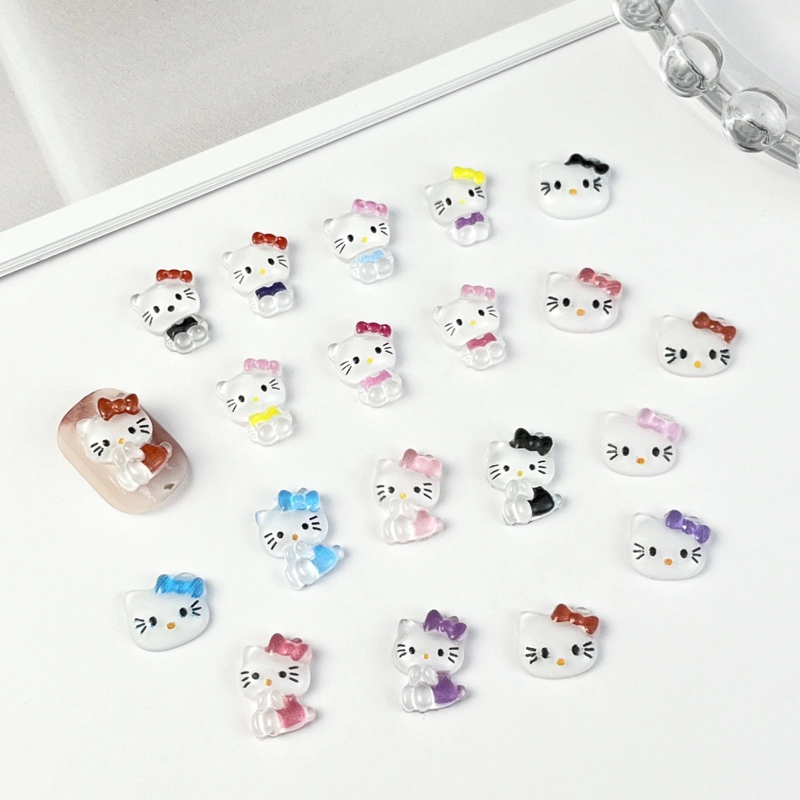 【20点セット】【急速出荷】キティ ネイルパーツ 約20個入り ネイルチップ ネイルシール ネイルアート キャラクター ジェルネイルアクセサリー 樹脂ネイル デコパーツ 6,656円
