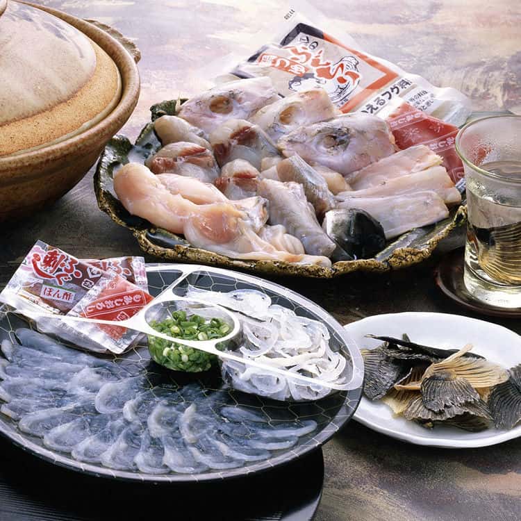 大分豊後とらふぐ料理豪快セット B （とらふぐ刺身40gとらふぐ皮20g）3皿とらふぐひれ3枚とらふぐ身あら500g 離島は配送不可 4660096 お歳暮 お中元 お土産 ご進物 ギフト 贈り物に最