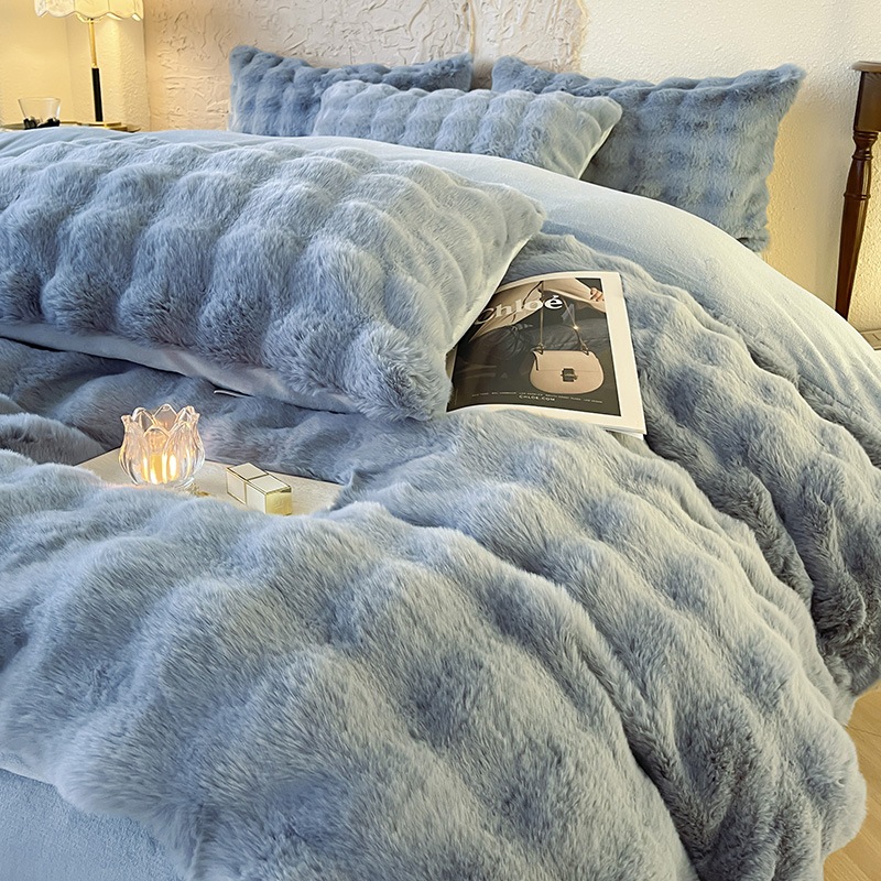 ベッドの上の4つのセット布団カバー日牛乳サンゴ絨毯布団カバーシーツの3つのシングルベッドのセット