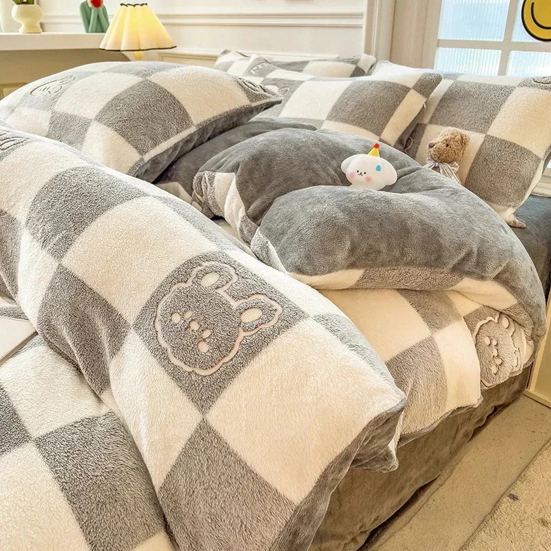 今の流行シンプルなプリントプラスベルベットベッド4点セット学生寮用増粘ミルクベルベットキルトカバー3点フランネルシーツセット