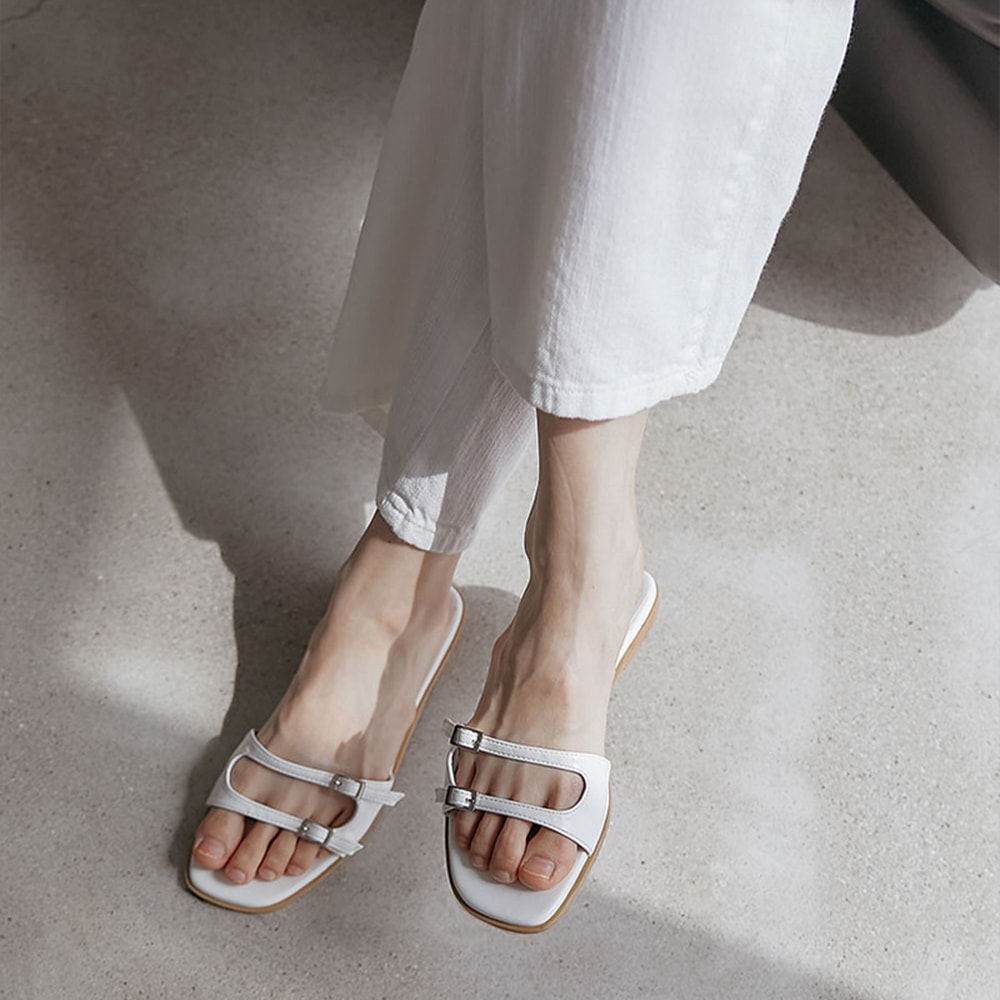 ブラームスバックルミュールスリッパ