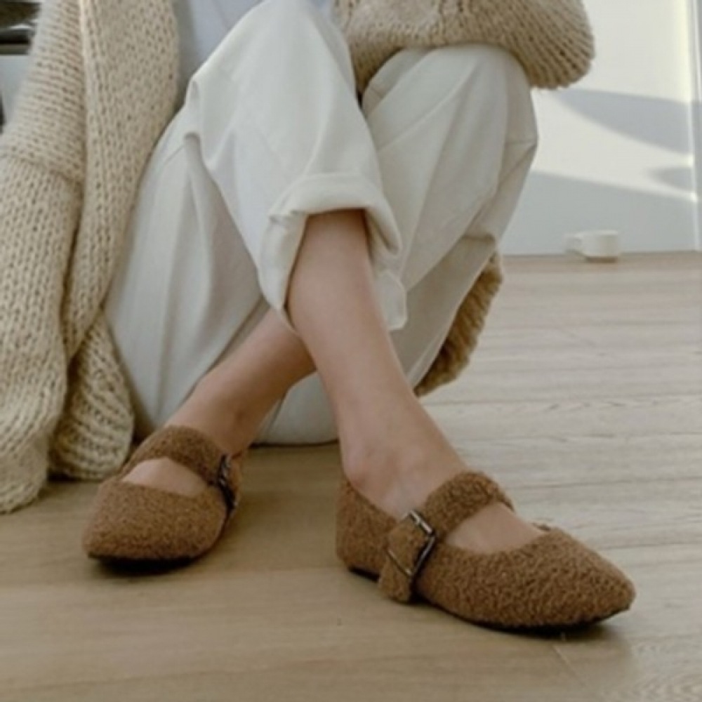 (Ninas Paris) 起毛裏地とポグルバックル付きメリージェーンローファー