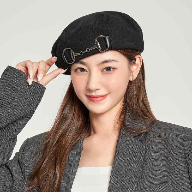 秋冬 コーデ レディース ファッション オシャレ 服 カワイイ シンプル 大人カワイイ 大きいサイズ クール メタル バックル ベレー帽 レトロ 画家帽子