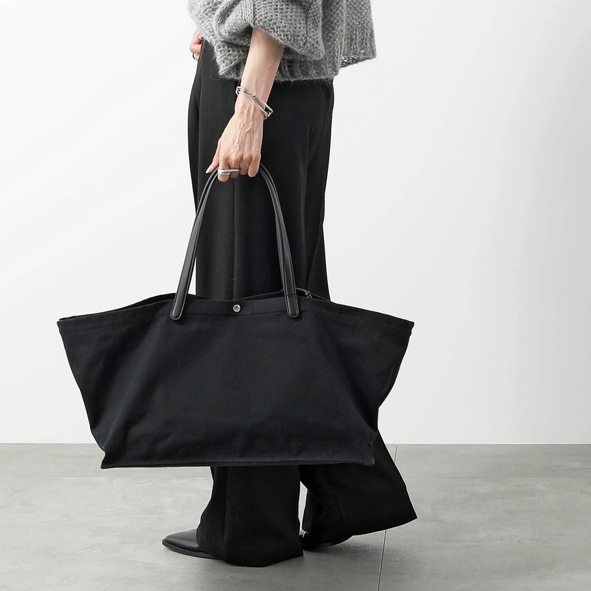 THE ROW ザ・ロウ トートバッグ XL IDAHO アイダホ W1592 W269 レディース レザー×キャンバス ハンドバッグ ロゴ ポーチ付き 鞄 BLACK-ANS 327,686円