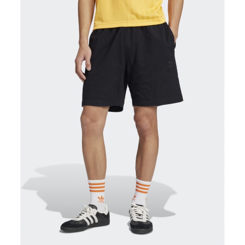 ADIDAS エッセンシャル シアサッカー ショートパンツ - ブラック JD2460