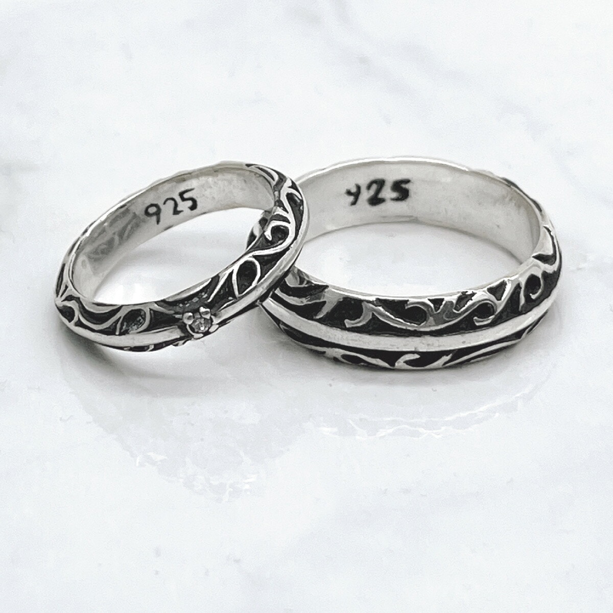 ペアリング シルバー925 キュービックジルコニア アラベスク 唐草 模様 燻 センターライン 一石