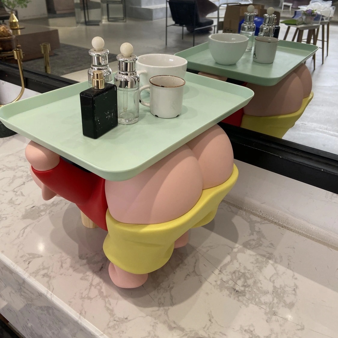 お尻クレヨンしんちゃんフィギュアトレンディ特大リビングオーナメントお尻クレヨンしんちゃんデスクコーヒーテーブルトレイ装飾