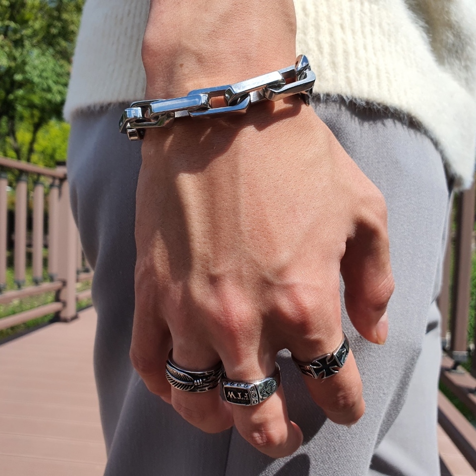 ノーブルンステンレススチールビッグサイズ鎖名品芸能人韓国メンズブレスレット 5,290円