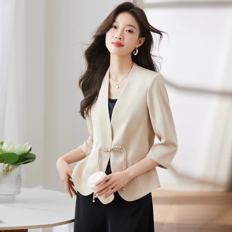 2024夏新作ライトナショナルスタイルディスクボタンスーツ 気質スリム薄い通勤新しいの白い小さなスーツのジャケット女性