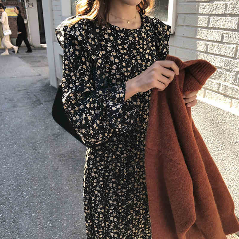 花柄 ワンピース フレアワンピース 膝下 ミモレ ミモレ丈 袖あり 長袖 ラウンドネック 襟なし フレア Aライン フリル ハイウエスト かわいい 大人可愛い カジュアル 大人 おしゃれ お洒落 5,702円