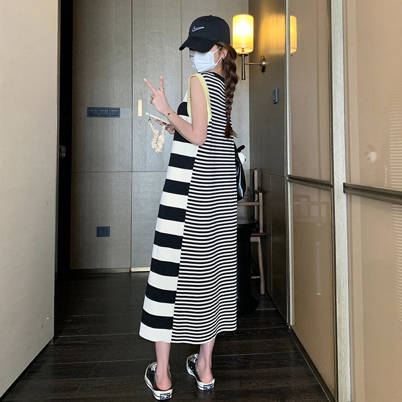韓国の怠惰なスタイルの黒と白のストライプのベストドレスレディースロングドレス2024夏の新しい緩いカジュアルノースリーブドレス