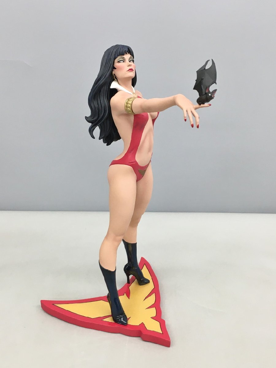 ダイナマイト DYNAMITE フィギュア ヴァンパイラ 50周年 Vampirella 50th Anniversary LIMITED EDITION STATUE 2512LBM003