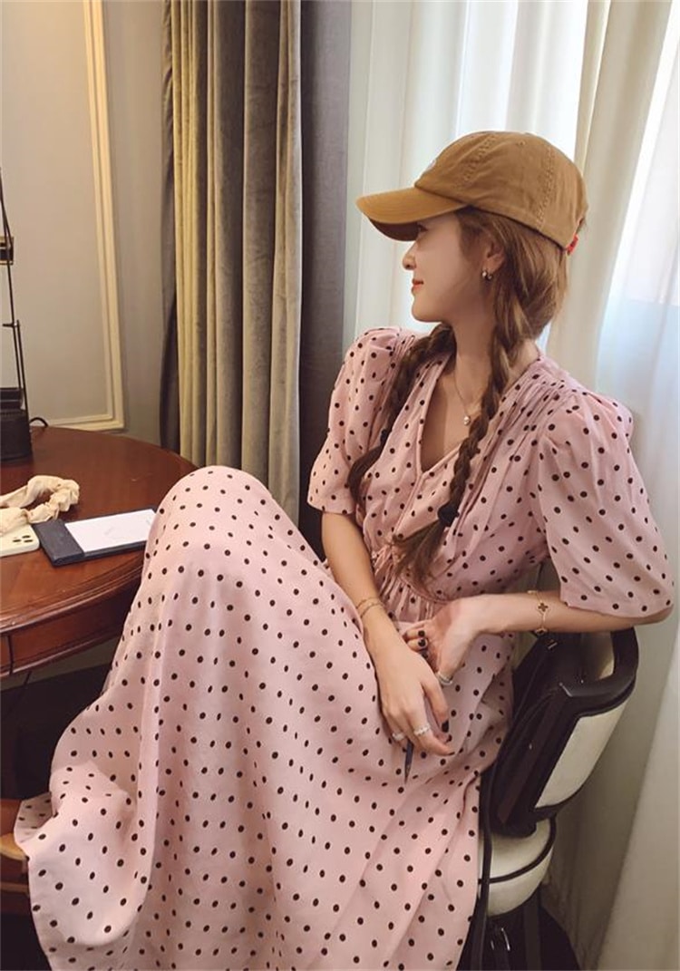 韓国ファッション ロングスカート 大きい裾 上品映え Vネック 快適である スリム フォールド 受け取って腰 ドット 半袖ワンピース 4,829円