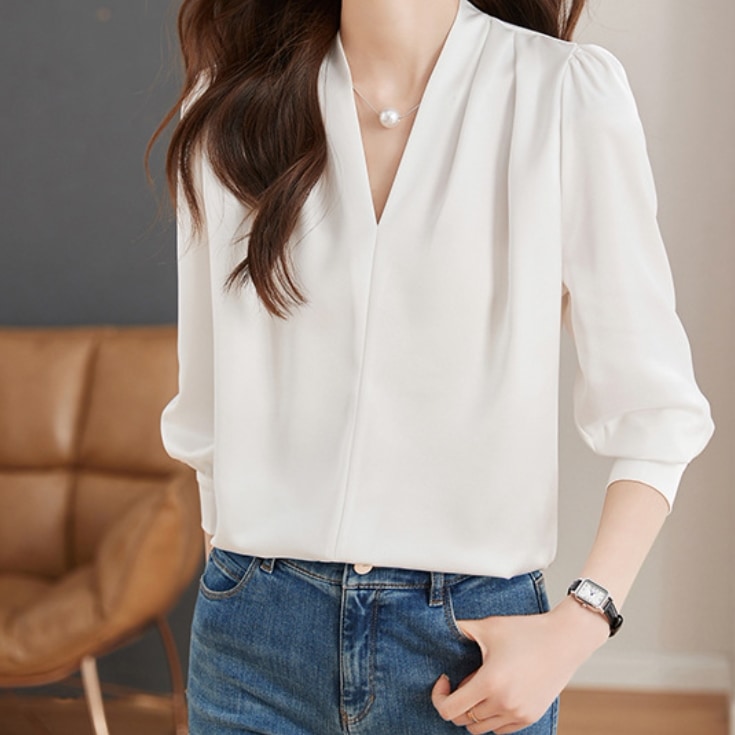 レディース トップス シャツ ブラウス プルオーバー サテンシャツ 長袖 Vネック 襟なし 薄手 かわいい 大人可愛い きれいめ シンプル カジュアル 上品 おしゃれ かっこいい レトロ こなれ感