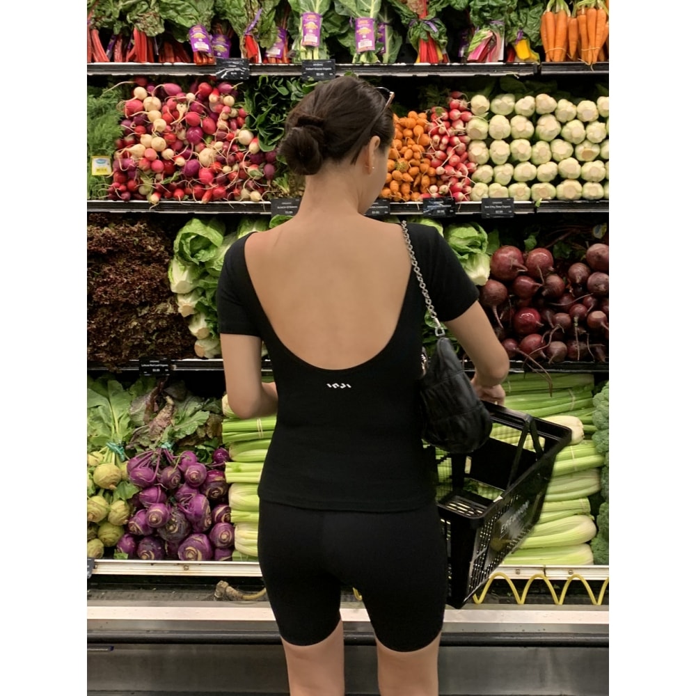 INJIACTIVE リブ付きバックオープンショートスリーブブラック