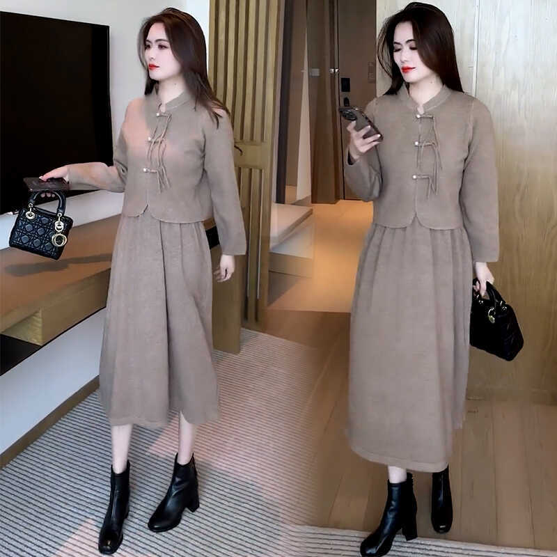 秋のニットワンピースセット女性の洋気が痩せている盤ボタン上着のベストスカート2点セット