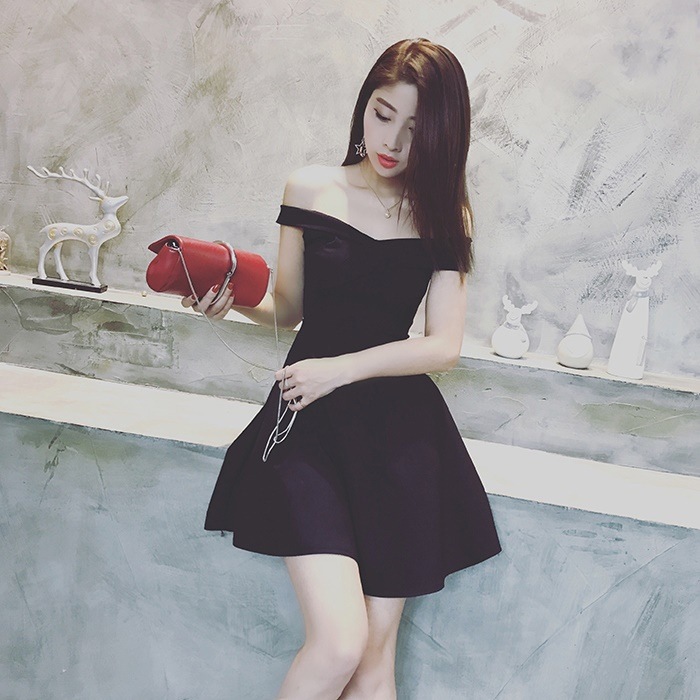 1479．オフショルダーAラインドレス（ブラック）　パーティー　女子会　二次会　結婚パーティー　レストラン