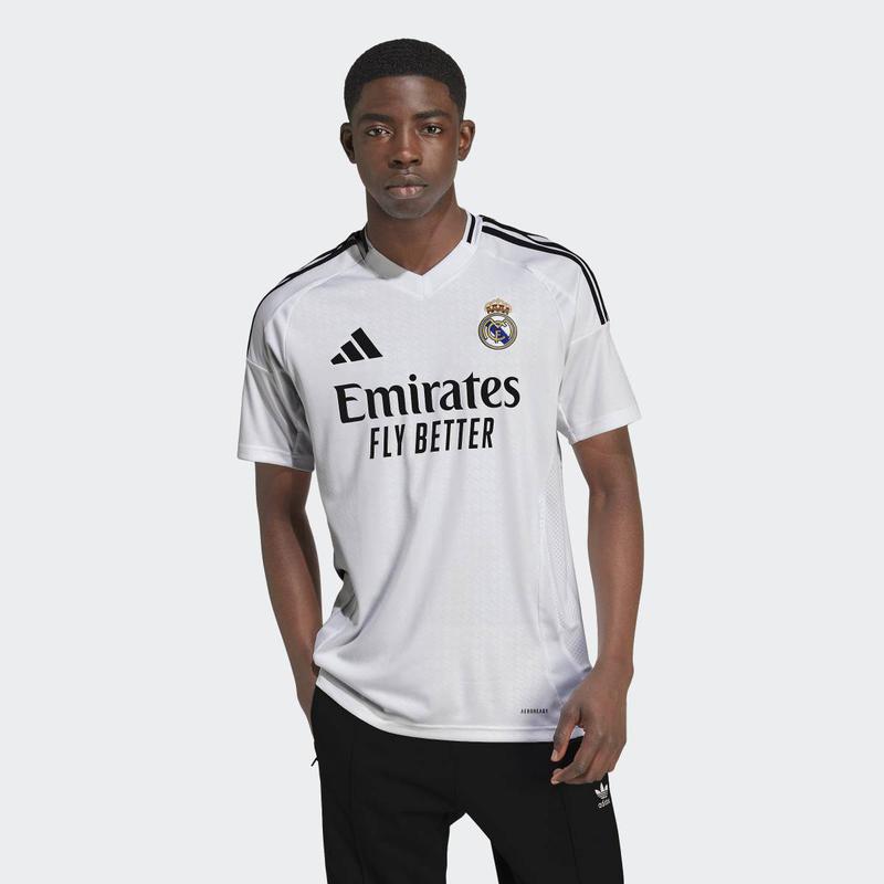 【サッカー】本拠地の伝統からインスピレーションを得たレアル・マドリード 24/25 ホーム ジャージ(IU5011)