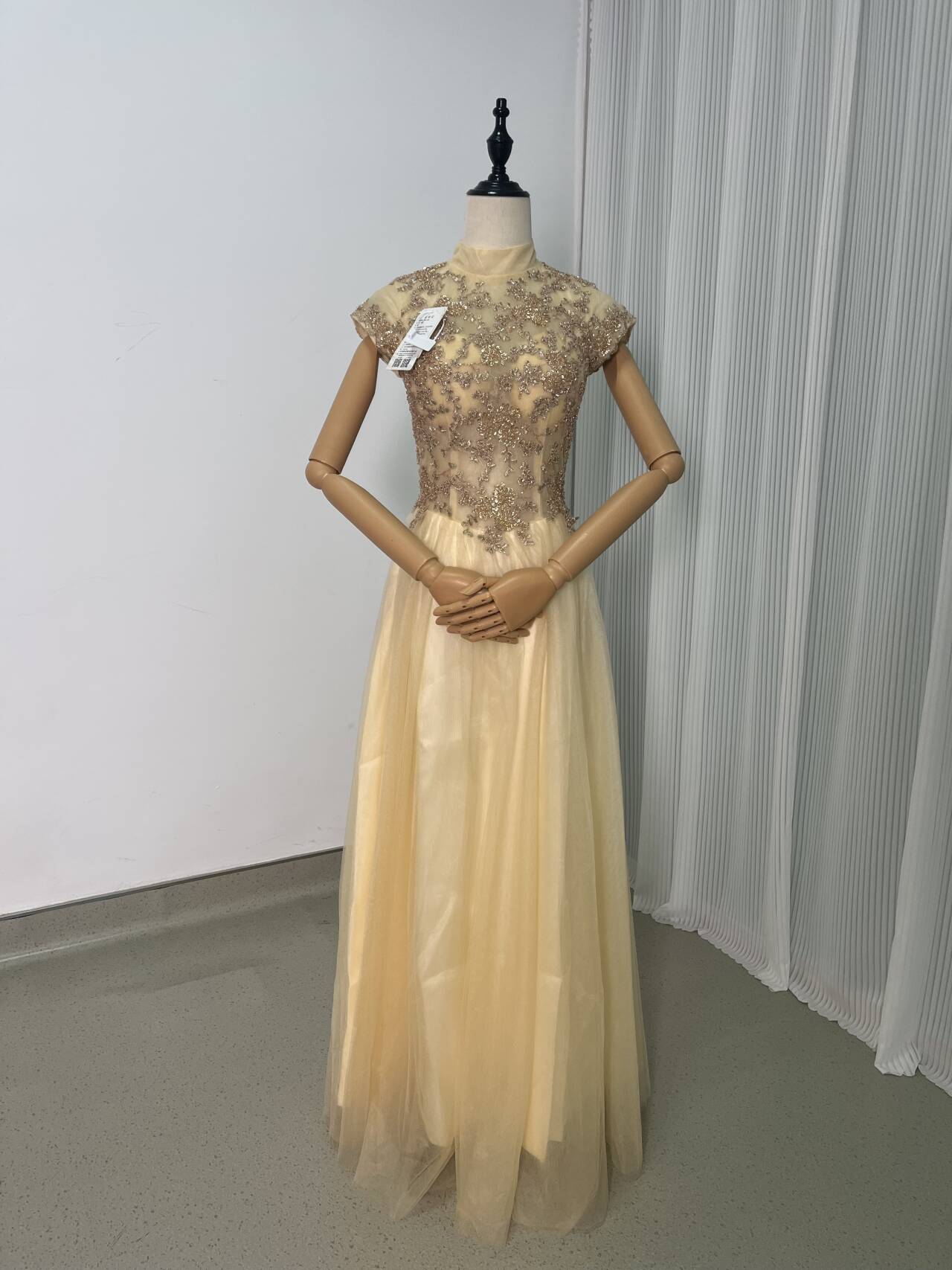 カラードレス シャンパン色 スパンコール タンクトップ 編み上げ シアーな美しさ 背中見せ ロングドレス