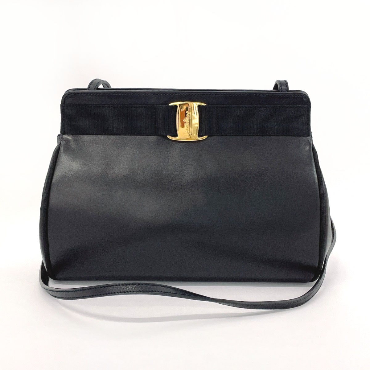 Salvatore Ferragamo AQ21 3111 ヴァラ ショルダーバッグ ブラック レザー レディース