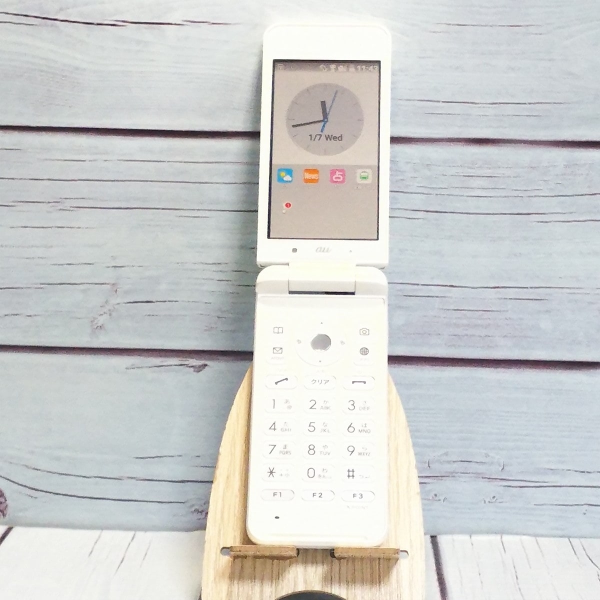 SIMロック解除済au GRATINA 4G KYF31 (Pink) ムスビー｜au