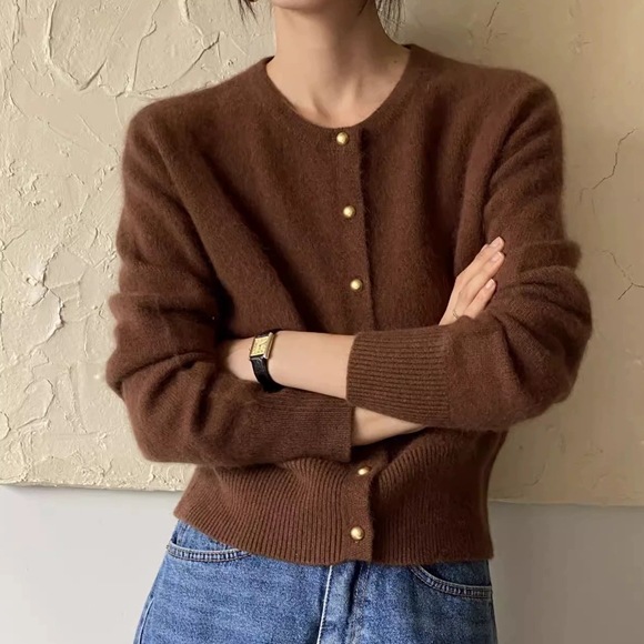 トップス カーディガン カシミヤカーディガン 長袖 ラウンドネック 前開き ボタン ショート丈 かわいい 大人可愛い きれいめ シンプル 上品 おしゃれ かっこいい カジュアル こなれ感 個性的