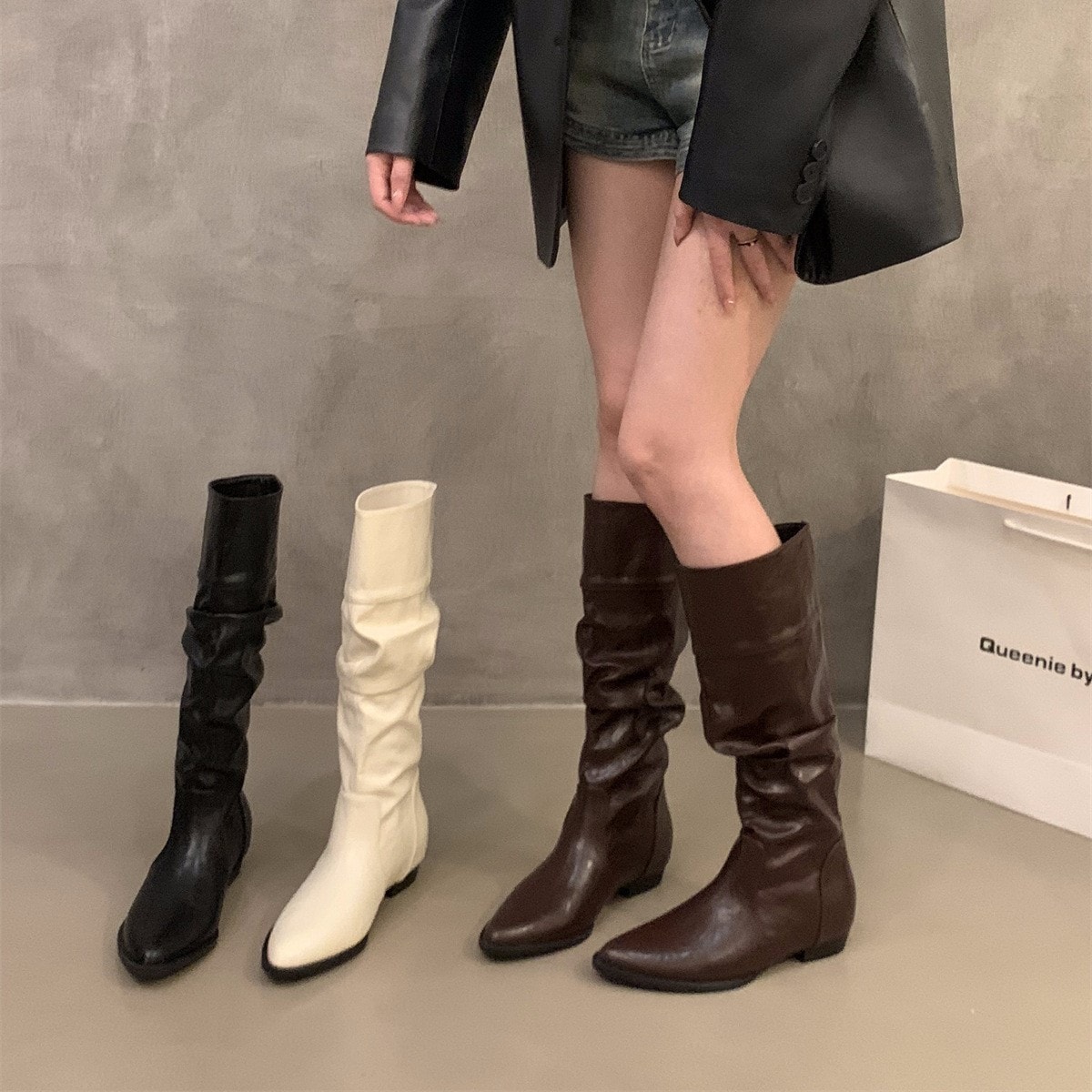 内側に高められたミッドチューブナイトブーツ女性靴の小さな白い山2024秋と冬の薄いブーツ