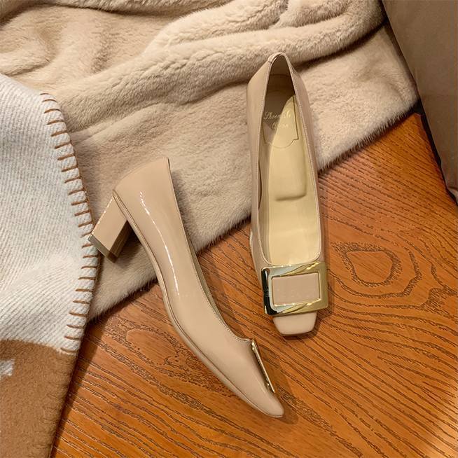 シューズ 靴 くつ クツ パンプス ヒール 太ヒール チャンキーヒール ミドルヒール スクエアトゥ 歩きやすい 疲れにくい バックル かわいい 大人可愛い きれいめ シンプル 大人 上品