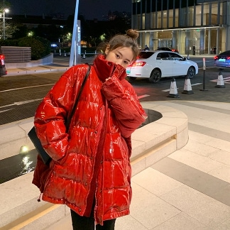 中綿コート アウター カジュアル レッド 赤 ミディアム丈 袖あり 長袖 スタンドカラー