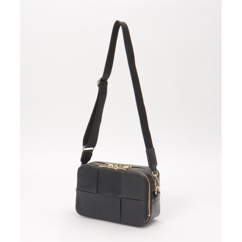 編み込みスクエアショルダーバッグ