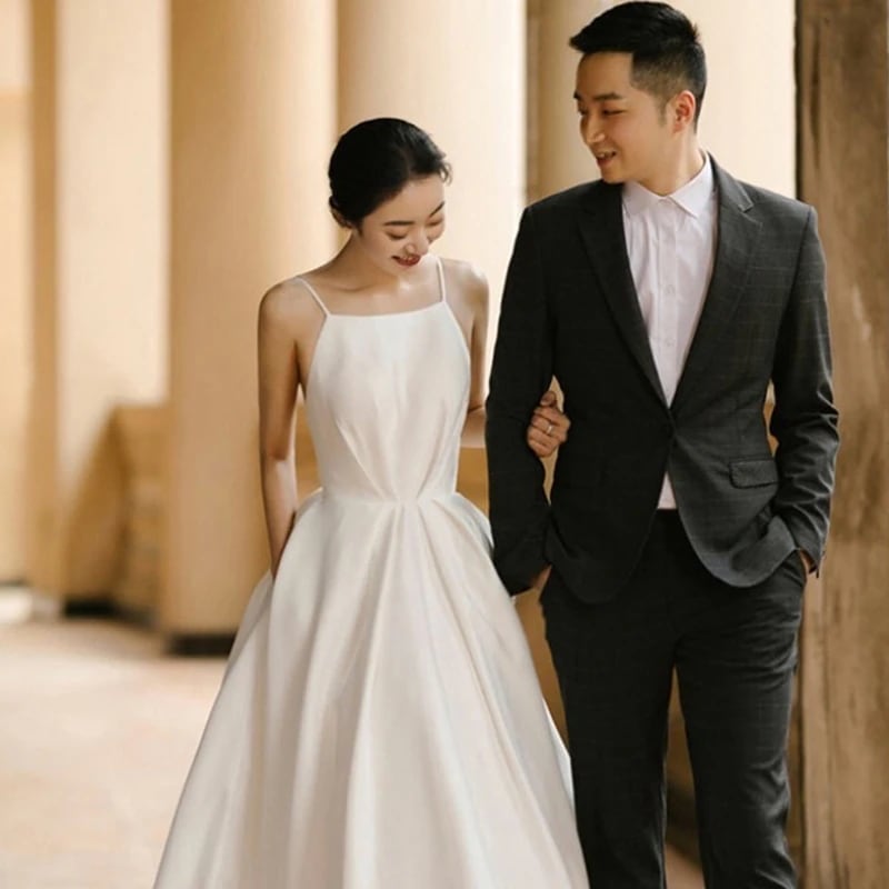 土曜日のシンなライトウェディングドレス旅行ベールハンギングネックレス小さな白いスカートレトロ写真写真ドレス