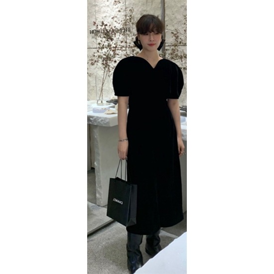 【取寄：納期2週間】半袖ドレスワンピース 秋服 冬服 大きいサイズ レトロ シック 無地 個性的 ロングスカートドレス