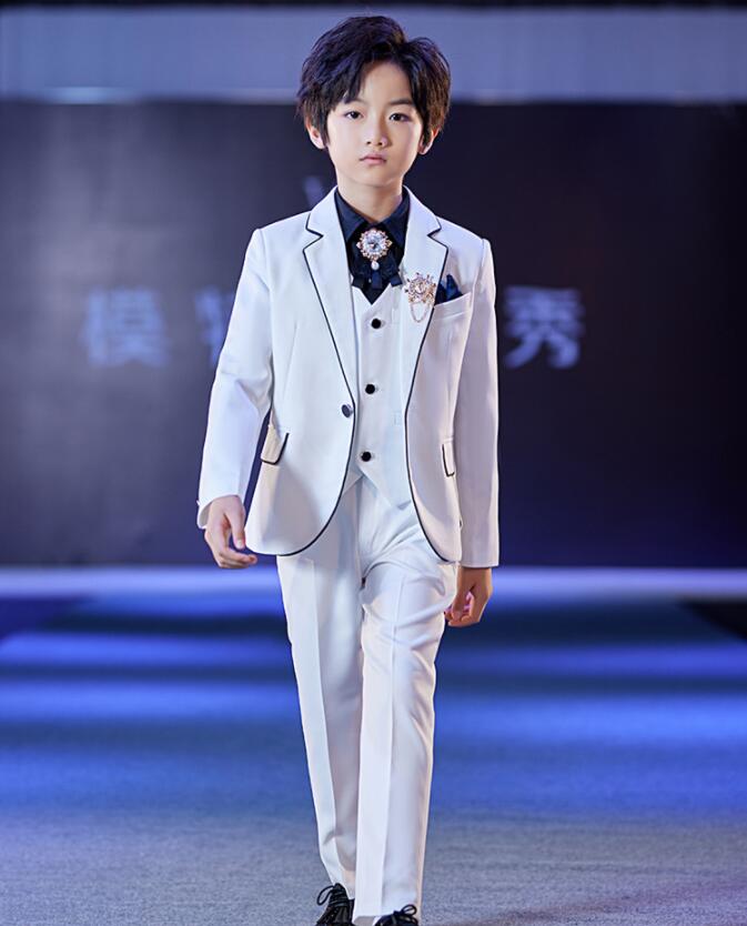子供 スーツ タキシード 3点セット キッズ フォマール スーツ 長袖 白 礼服 紳士服 男の子 1個ボタン 黒い縁取り スーツジャケット 長ズボン ベストジレ ワイシャツと蝶リボン追加可 結婚式 パ