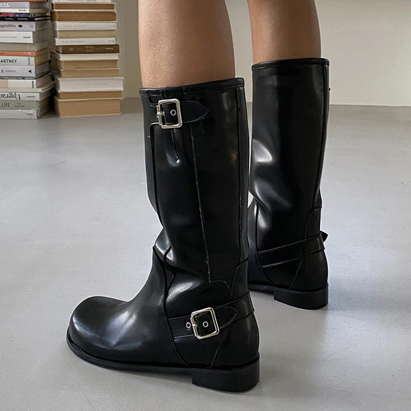 ミドルブーツ ラウンドトゥ ベルトモチーフ フラット レディース ローヒール 黒
