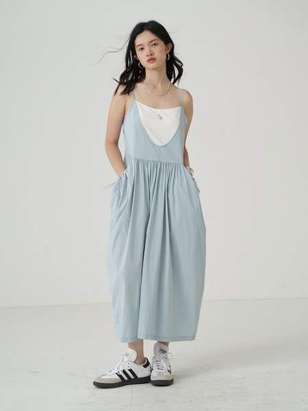 夏のレトロな巾着サスペンダードレス