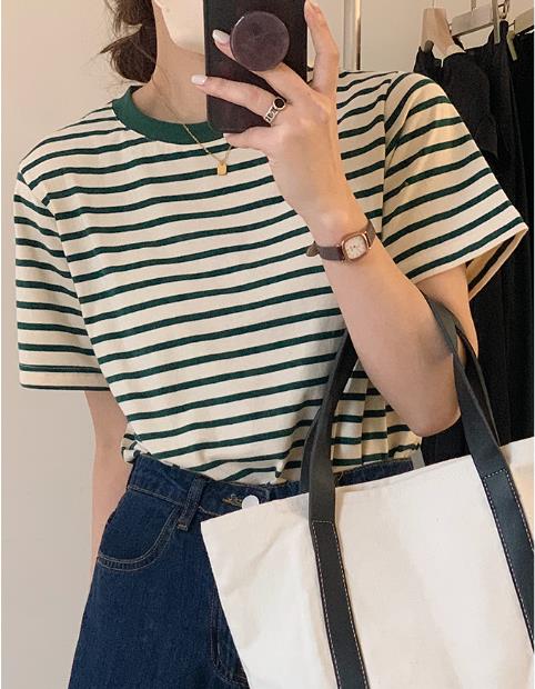 リアルショットレトログリーンストライプショート - スリーブスリーエレビードTシャツの女性ゆるい薄い綿の多用途の丸い襟のボトムシャツ夏