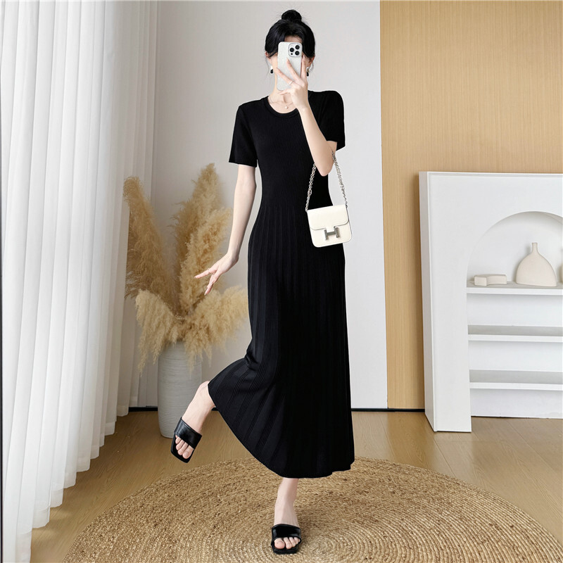 ワンピース ロングワンピース 半袖 ラウンドネック セミフレア ロング かわいい 大人可愛い きれいめ シンプル カジュアル 上品 おしゃれ かっこいい 大人女子 こなれ感 個性的 主役級 存在感 6,540円